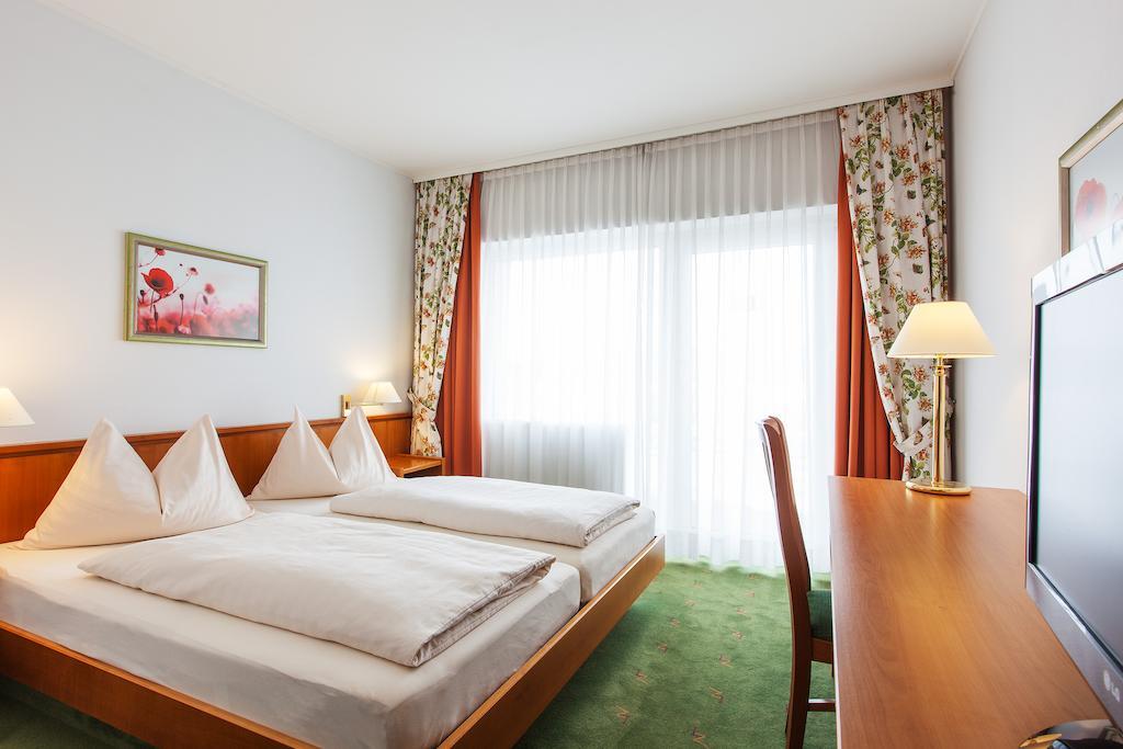 Landzeit Motor-Hotel St. Valentin Sankt Valentin Quarto foto